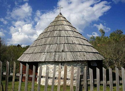 Црква брвнара у Радијевићима